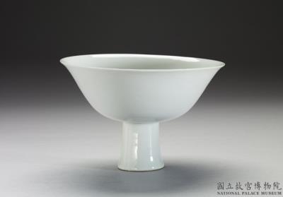 图片[2]-Stem bowl with dragon decoration in sweet-white glaze,  Ming dynasty, Yongle reign (1403-1424)-China Archive